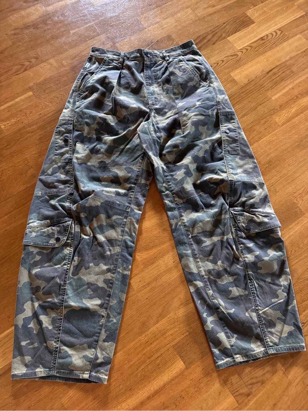 CITIZENS OF HUMANITY FLIGHT PANT IN ARMY NWT SIZE 27